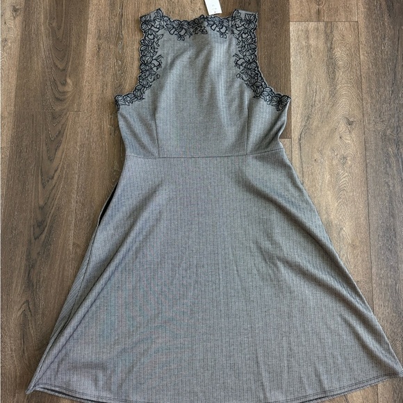 Banana Republic Herringbone Fit and Flare Dress. New with tags! Women’s size 12. - Picture 8 of 10